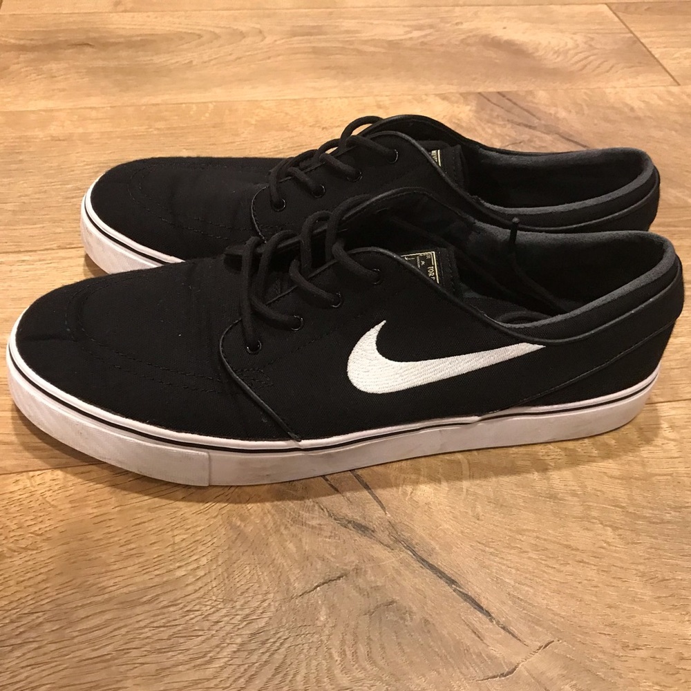 Nike black and white sneakers